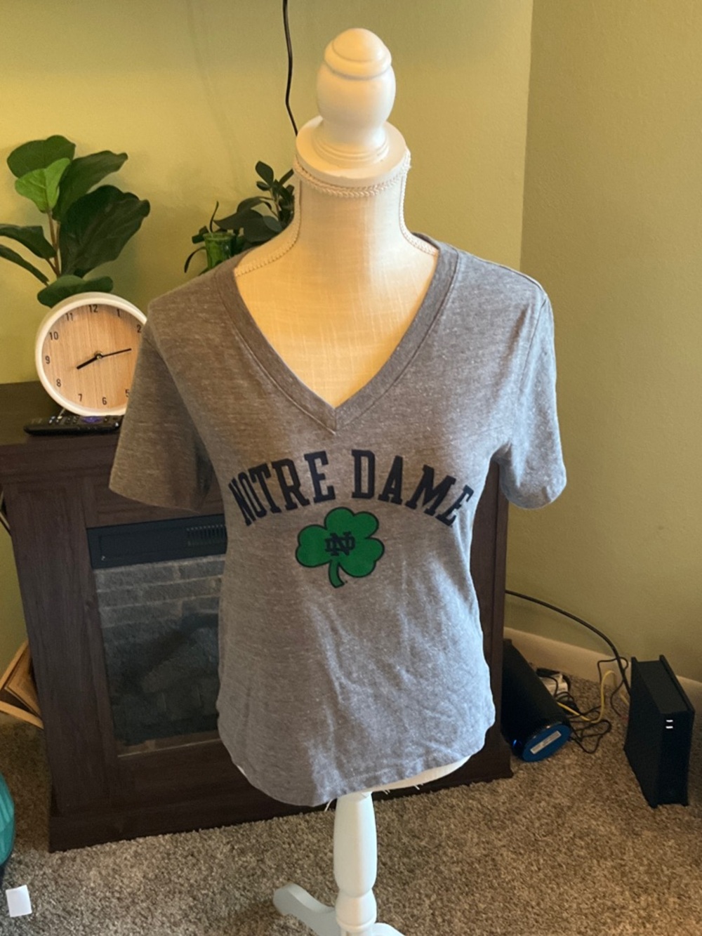 Women’s Size Small Notre Dame Vee Neck Tee,